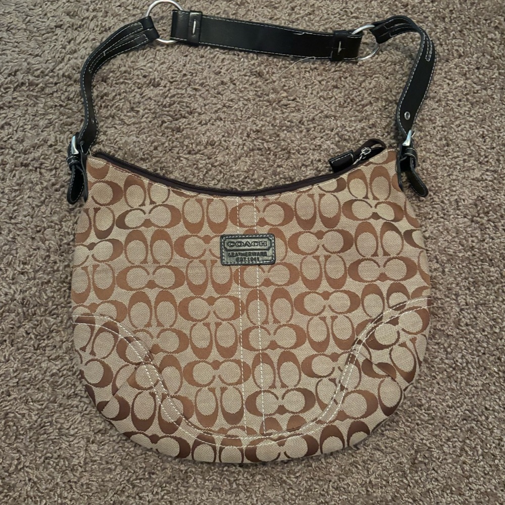 Classic Y2K Coach Shoulder Bag Medium Size in Classic Coach Pattern